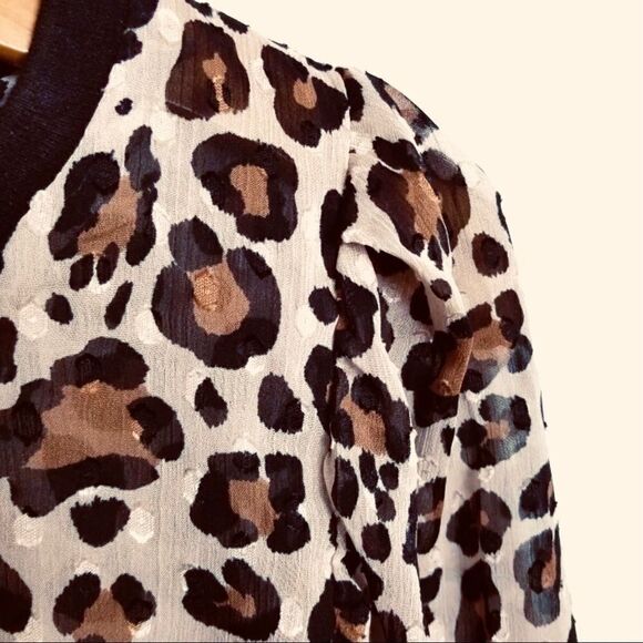 A NEW DAY Sheer Leopard Blouse. - Picture 4 of 4